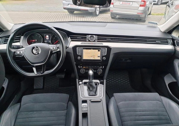Volkswagen Passat cena 79900 przebieg: 139056, rok produkcji 2017 z Kraków małe 211